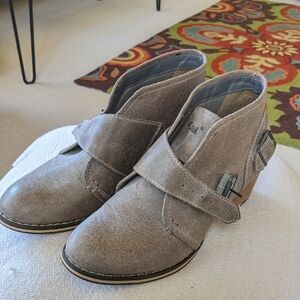 Stylish Taupe Ankle Boots By Caterpillar with Buckles